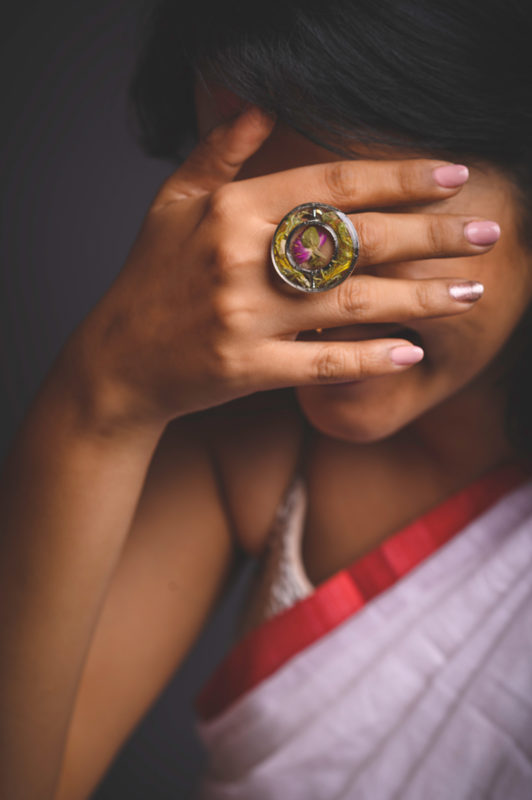 Vaadamalli Vattam Ring with Saamandhi Petals and Marikozhundhu leaves