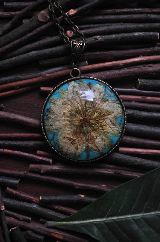 Love-in-a-Mist Vintage Necklace