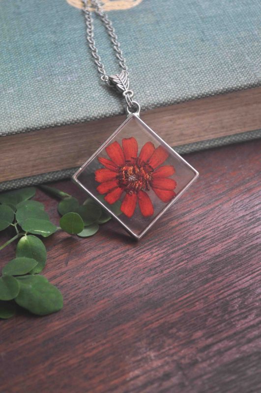 Zinnia in Rhombus Silver Necklace