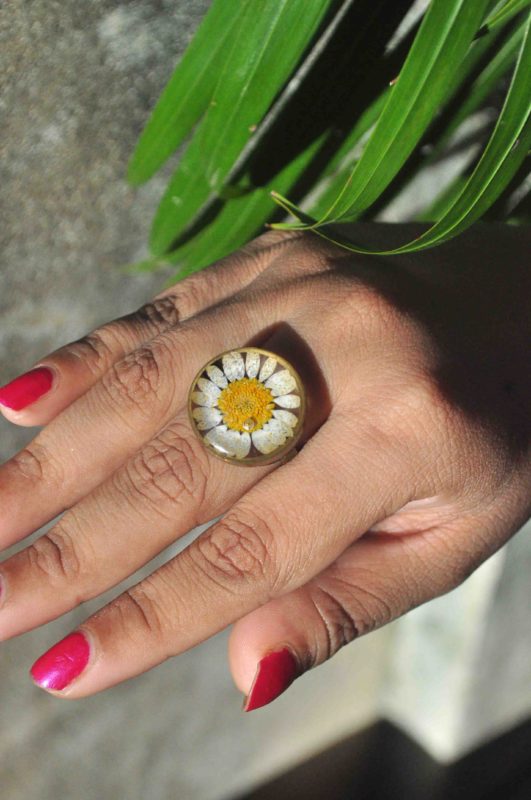 Pristine White Daisy Flower Ring